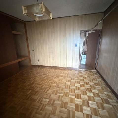 登別市富士町4丁目6-2居宅付き店舗戸建の居間・リビング
