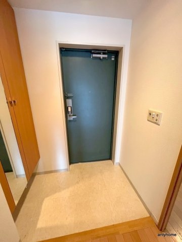 ロイヤルパークスなんば　仲介手数料無料の玄関