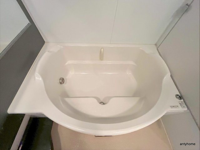 ロイヤルパークスなんば　仲介手数料無料の浴室