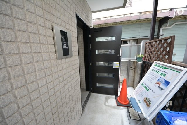 アルマックスフォンテ小金井のエントランス