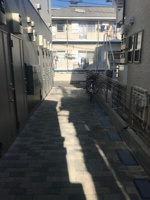 玄関前の広々空間