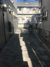 玄関前の広々空間