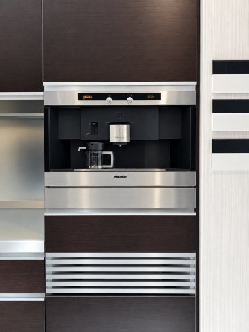 ヒルサイドコート山の手のキッチン|ドイツの老舗「Miele」製のビルトインコーヒーマシン