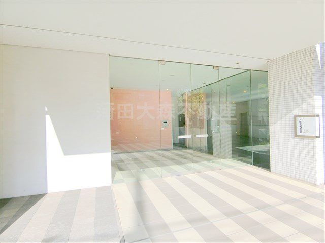 イプセ多摩川緑地のエントランス