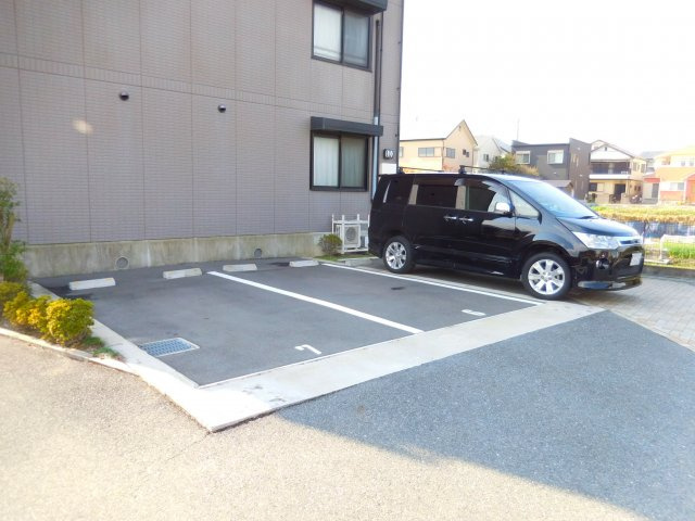 サンビューラ津之江A棟の駐車場
