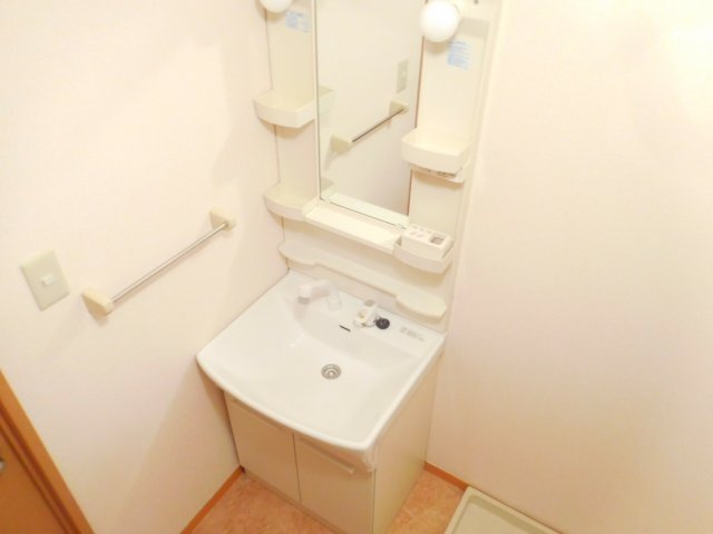 サンビューラ津之江A棟の独立洗面台