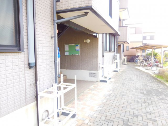 サンビューラ津之江A棟のエントランス