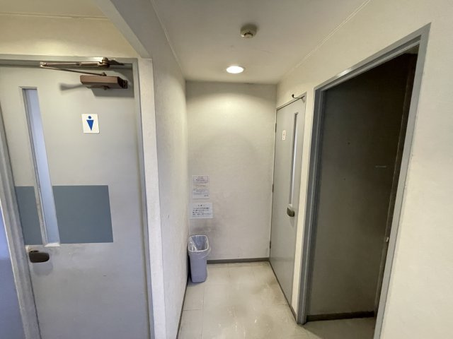 本町サザンビルの玄関