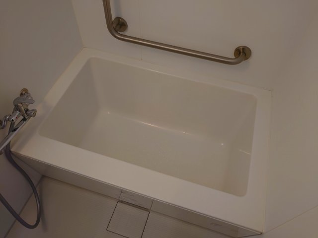 第一マンション寺直の浴室