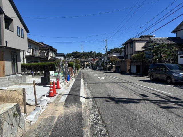 西区山田新町1丁目の前面道路含む現地写真