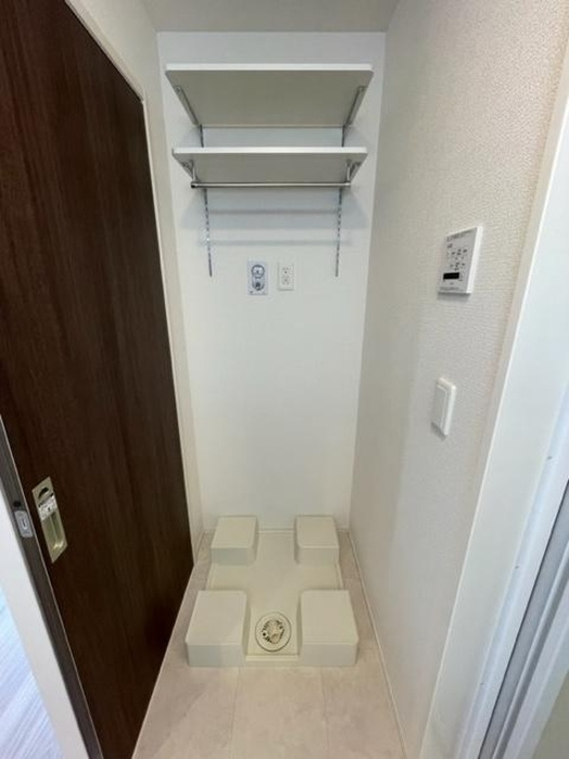 ラディッシュハウスの玄関|室内洗濯機置場