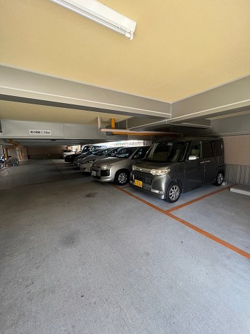 サンプラザ塚口の駐車場