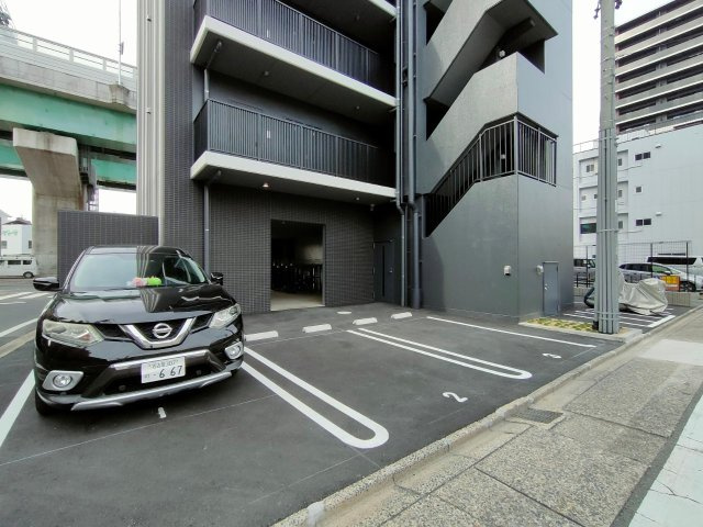 メイクスWアート金山ウエスト　名古屋市賃貸　仲介手数料無料の駐車場