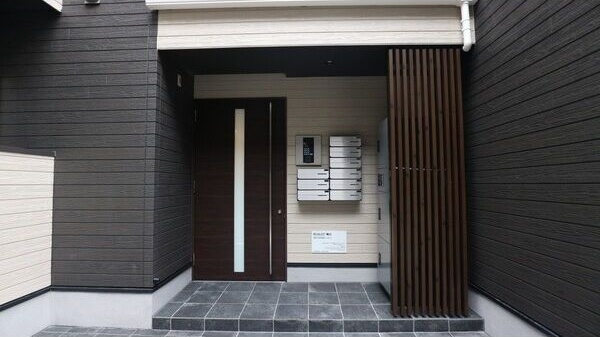 REGALEST椥辻のエントランス