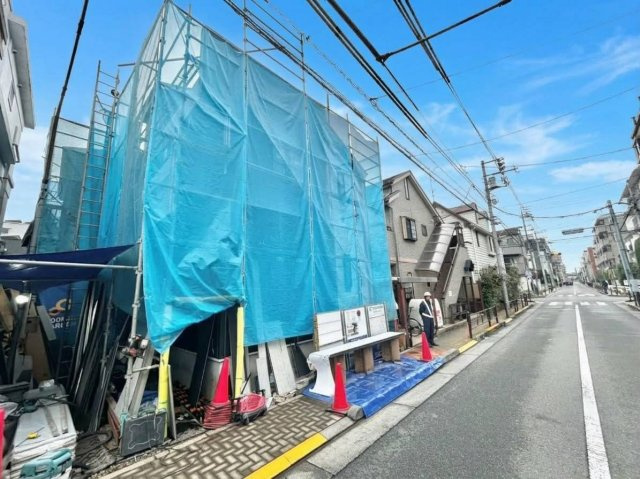 練馬区中村2丁目　新築戸建の前面道路含む現地写真|2026.10.04撮影

現地ご見学希望・資料請求などお気軽にお問い合わせ下さい！
03-5990-5201