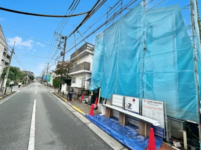 練馬区中村2丁目　新築戸建の前面道路含む現地写真|2026.10.04撮影

現地ご見学希望・資料請求などお気軽にお問い合わせ下さい！
03-5990-5201