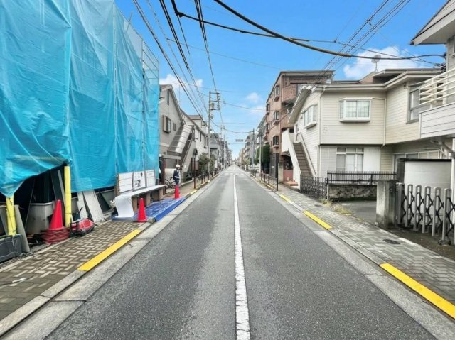 練馬区中村2丁目　新築戸建の前面道路含む現地写真|2026.10.04撮影

現地ご見学希望・資料請求などお気軽にお問い合わせ下さい！
03-5990-5201