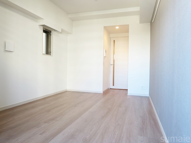 アルマドーラ王子の寝室|2面採光の角部屋です