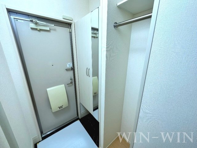 アゼリア A棟の玄関