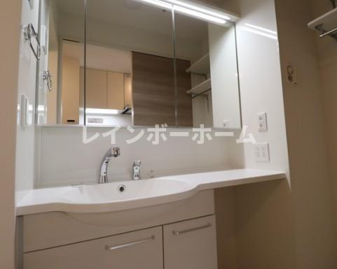 ラリュール赤塚Ⅱの独立洗面台