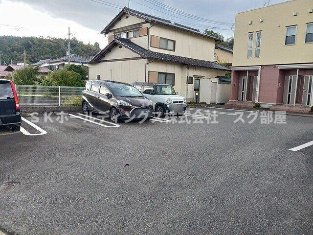 ジェントリーハウスⅢの駐車場
