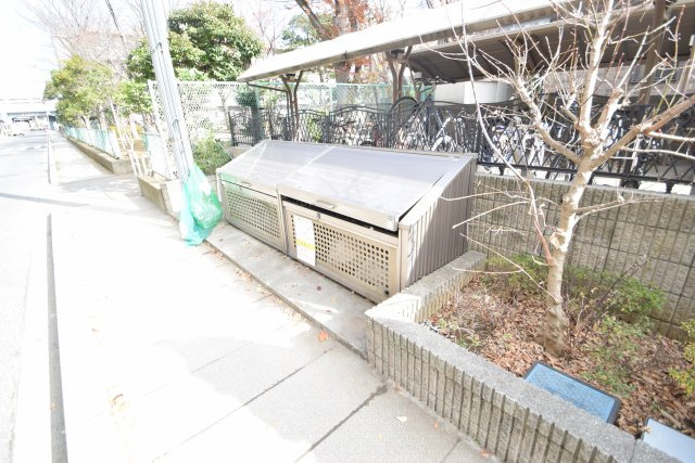 パークサイド西船のその他|敷地内ゴミ置き場あります