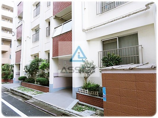 弥生町第2ローヤルコーポのエントランス