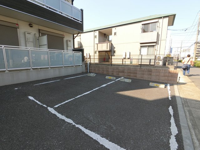 リブリ・ウィステリア船橋の駐車場