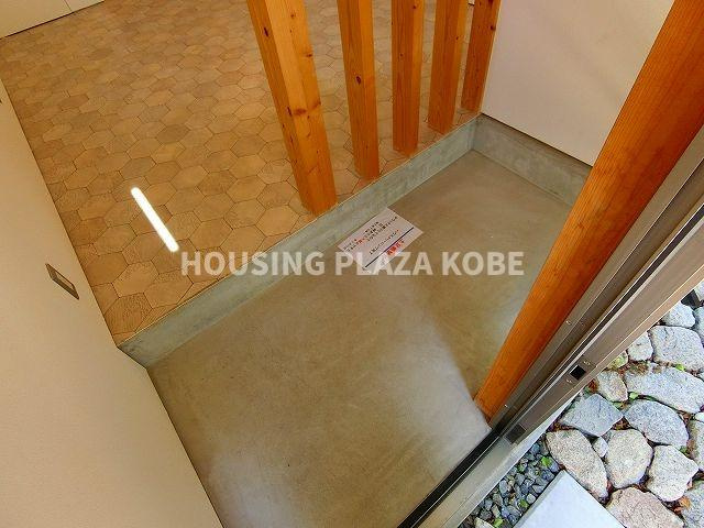 W＆R　APARTMENT　01の玄関
