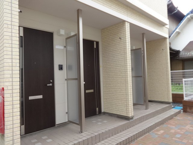 ミューズ岩根のエントランス|外観写真（昼）
