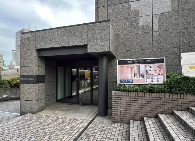渋谷区東１丁目の賃貸マンションのエントランス