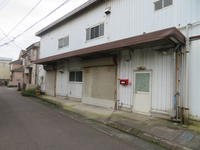 八潮市大字木曽根の倉庫