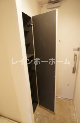 リブリ・ル・シェノンの玄関