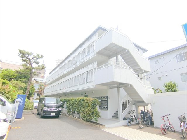 グレースガーデンⅡの外観|1990年3月築　鉄骨造地上3階建て1LDK.2DK総戸数12戸インターネット無料敷地内ゴミ捨て場付賃貸マンション　東京都大田区大森北3丁目　JR京浜東北線大森駅、京急本線大森海岸駅と平和島駅徒歩圏内