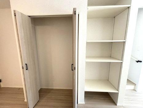 西区山田新町1丁目の収納|収納スペースです。日用品などを用途ごとに整理しやすく、居室内に収納家具を増やさずすっきり使えます。