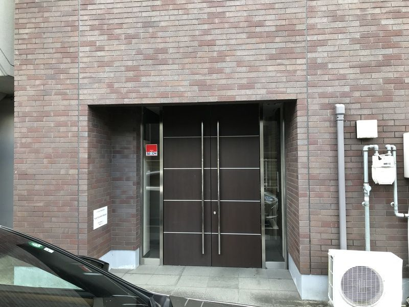 高栄京町マンションのエントランス