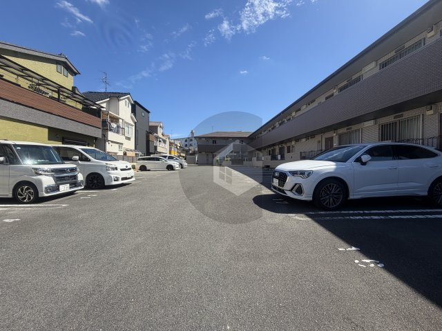 alcyone(アルシオネ)の駐車場