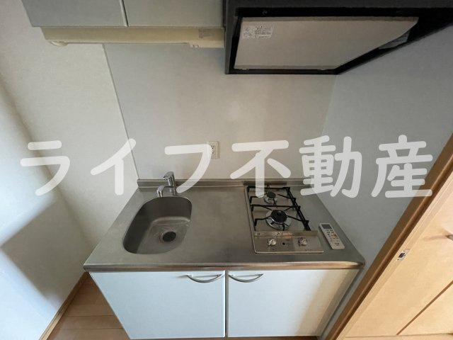 アーク吉田駅前のキッチン|コンパクトなキッチンで掃除もラクラク
