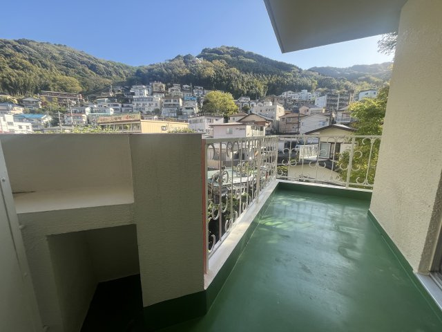 紅葉が丘ガーデンハイツB棟のバルコニー