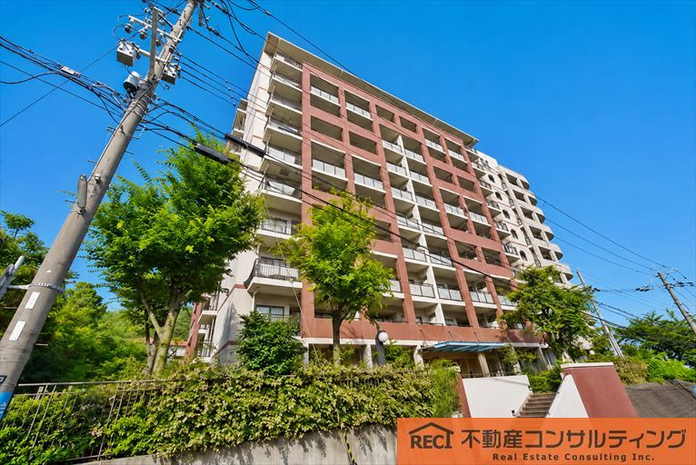 コート六甲鶴甲の外観|バルコニーからは神戸の街並みを一望できます！
