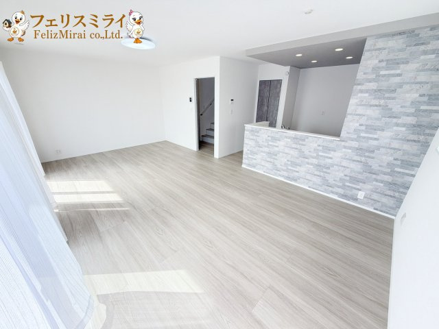全１１１棟　北須磨タウン　H-２号棟の居間・リビング|◎本日ご見学可能です♪
◎当社限定！ご成約特典キャンペーン実施中♪
◎住宅ローンに自信有♪
◎地元スタッフが対応致します♪