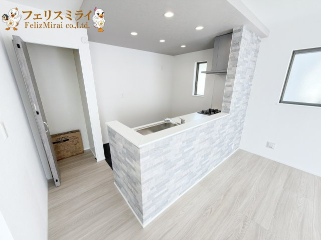 全１１１棟　北須磨タウン　H-２号棟の居間・リビング|◎本日ご見学可能です♪
◎当社限定！ご成約特典キャンペーン実施中♪
◎住宅ローンに自信有♪
◎地元スタッフが対応致します♪