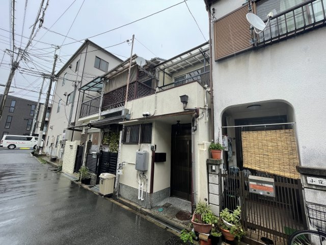 西宮市小松南町1丁目貸家のエントランス