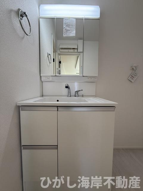 平塚市御殿１丁目　新築戸建　全３棟の独立洗面台|三面鏡化粧台