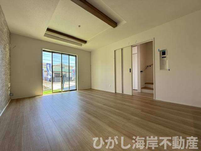 平塚市御殿１丁目　新築戸建　全３棟の居間・リビング|17.７帖　LDK