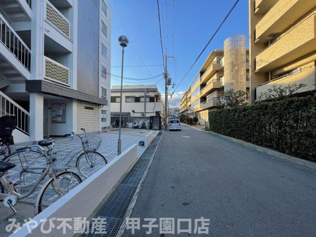 甲子園第7コーポラスのエントランス