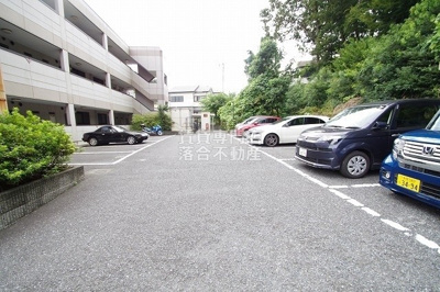 【駐車場】 | ビューヒルズⅡ・Ⅲ | 敷地内駐車場完備