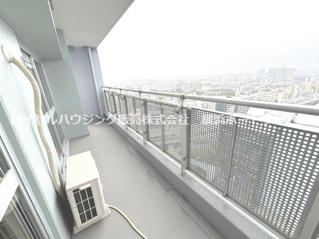 バルコニー付きで、外の景色を眺めながらリラックスできます。
