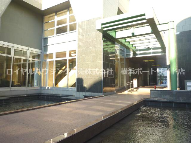 落ち着いた雰囲気のエントランスアプローチです。