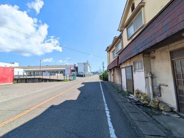 南梅本町戸建て（再建築不可）の前面道路含む現地写真|前面道路含む現地写真です